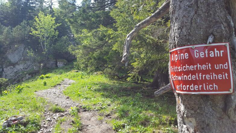 Warnhinweis auf dem Weg zur Freudenreichkapelle