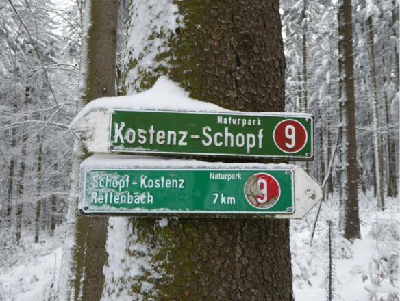 Wegmarkierung 9 zurück zum Kloster Kostenz