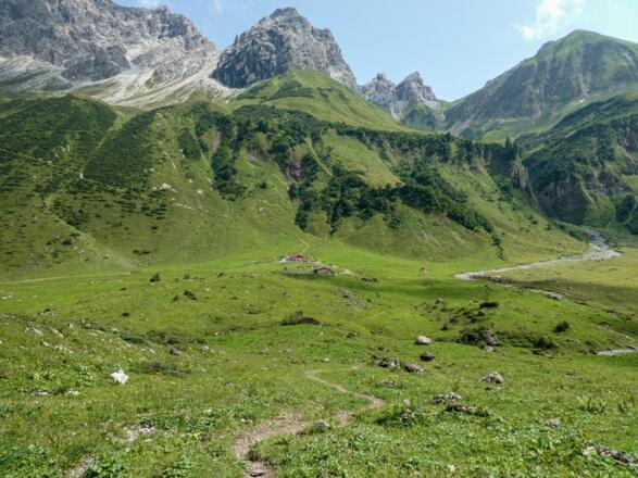 Die letzten Meter zur einladenden Käseralpe