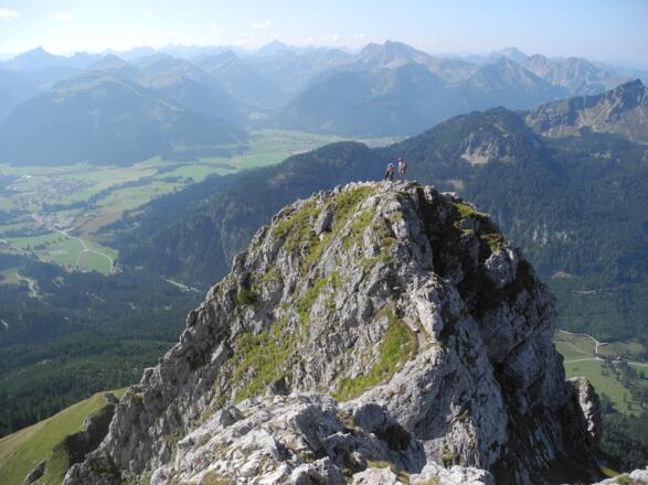 Auf dem Aggenstein S-Gipfel, Blick vom Hauptgipfel