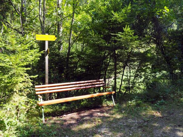 Wegtafel und Bank um 615m (WEG 25)