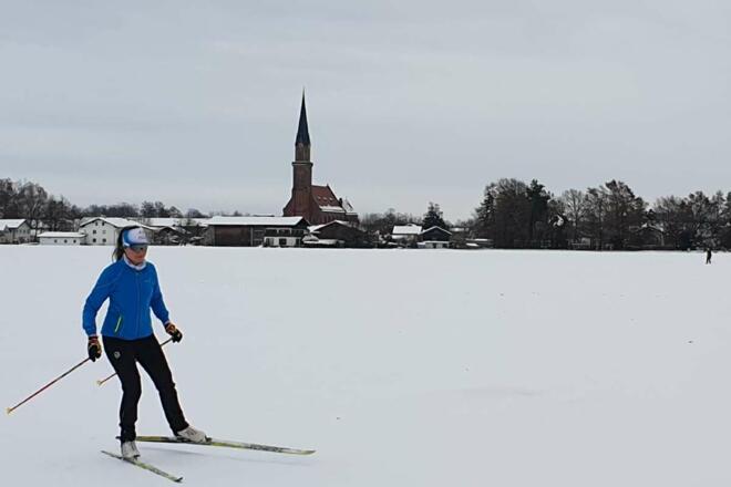 Loipe mit Blick auf zur Überseer Kirche