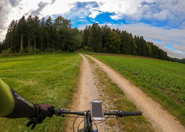 Am Ortsende Otterfing verlassen wir den Kfz-Verkehr