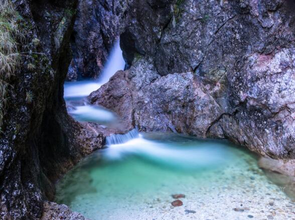 Wasserfälle und Gumpen.