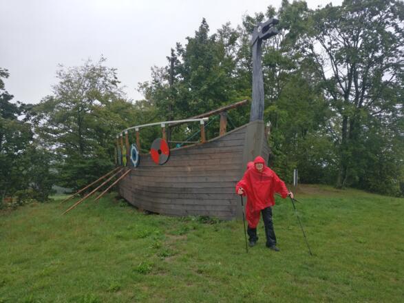 Kirchberg ob der Donau; "Wikingerschiff" auf dem Burgstall