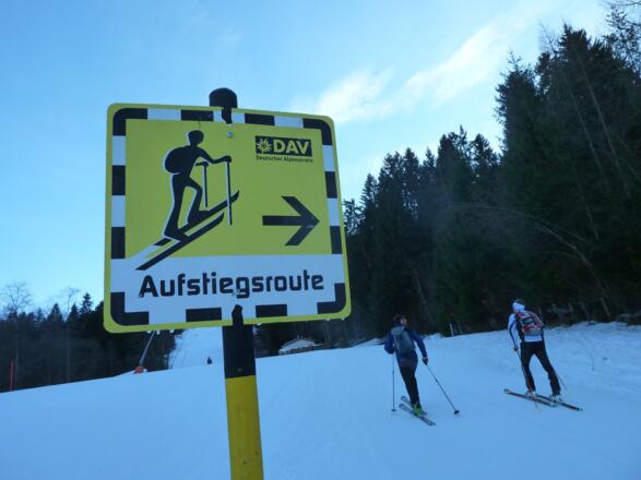 Von der Talstation über die offizielle Aufstiegsroute
