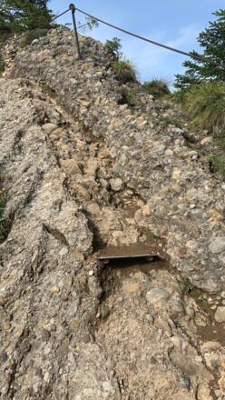 gut gesicherter Steig zum Berggasthof Falkenhaus