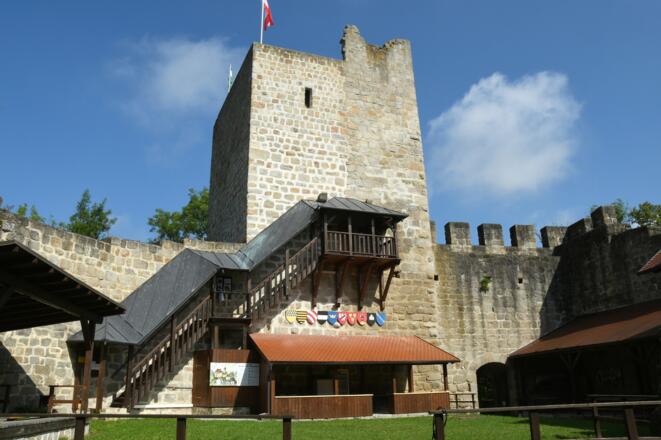 In der Burganlage von Windegg