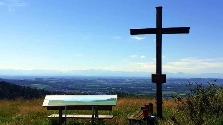 Vermessungskreuz Lichthag 555m mit Info Tafel