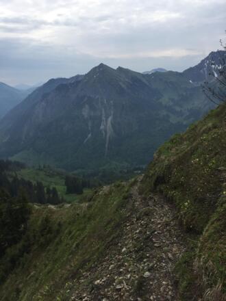 Die besonders bei Nässe etwas unangenehme abschüssige Querung