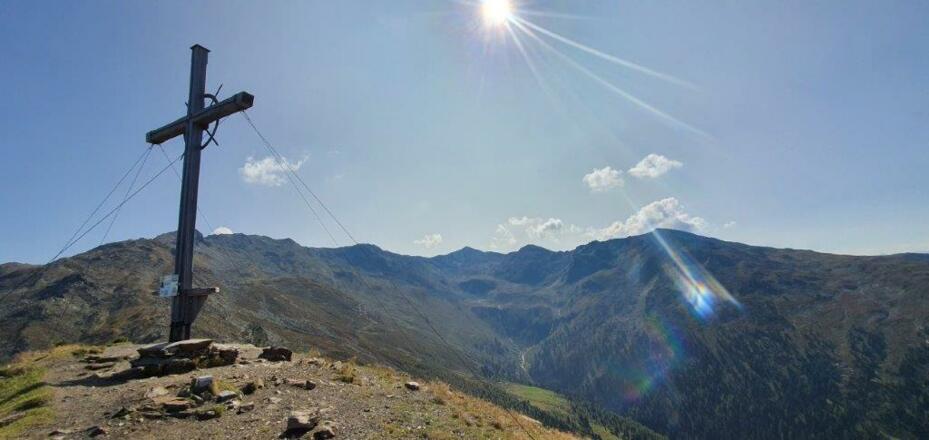 Die Viggarspitze mit Blick nach Süden - wieder zum "bschriebenen Stoan".