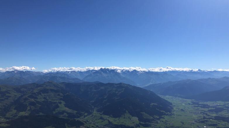 Blick vom Gipfel zu den Hohen Tauern