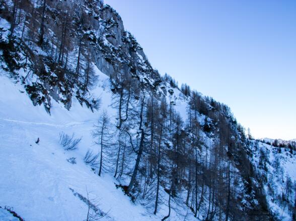 Die Querung im extrem steilem Gelände zum Buswendeplatz.