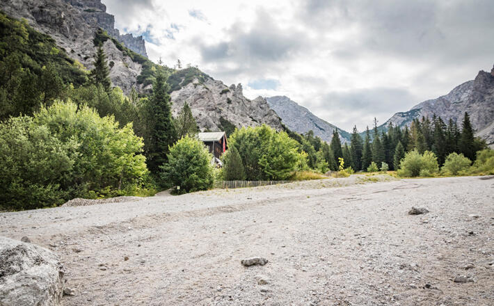 Die Wimbachgrieshütte an dem namensgebenden, gigantischen Schuttstrom