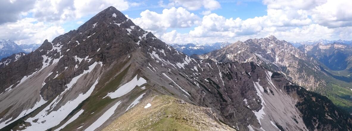 Kreuzspitze von Kuchelbergkopf - rechts im Schuttkar verläuft der Abstieg