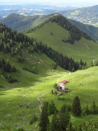 Blick vom Bodenschneidgipfel zum Bodenschneidhaus