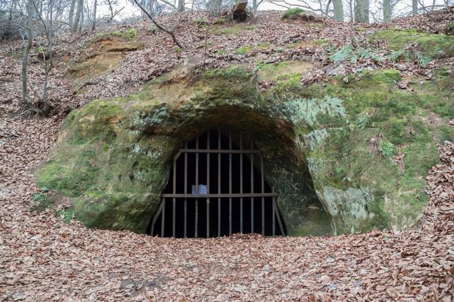 Heidenloch Silbersandhöhle bei Weissenbrunn