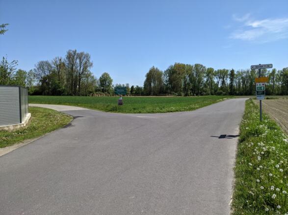 Kreuzung in Weidet, links abzweigen