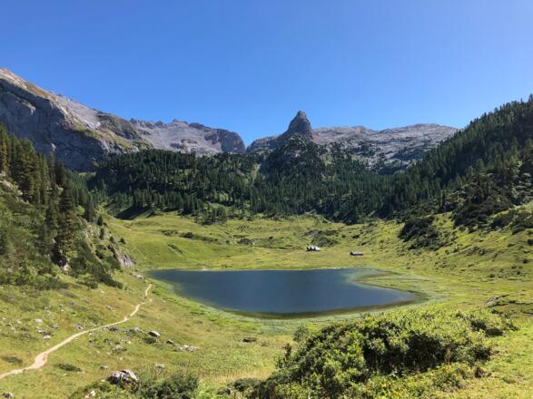 Der Funtensee mit dem markanten Schottmalhorn im Hintergrund (2.232 m)
