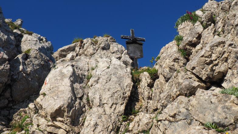 Scharte mit Kreuz ~1960m