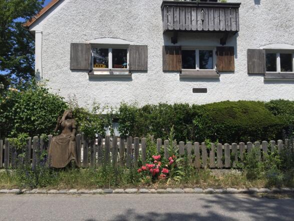 Schöngeising, Holzhausener Straße