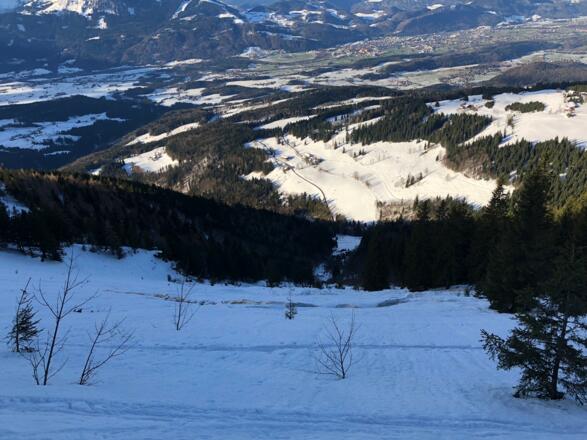 Querung der Schlenkenrinne am Grat oben