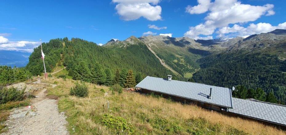 Im Vordergrund ist Boscheben erreicht, hinten, die schöne Pyramide ist die Viggarspitze!