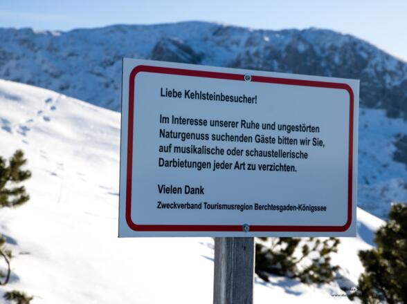 Es ist auch das Klettern auf Gipfelkreuzen gemeint.