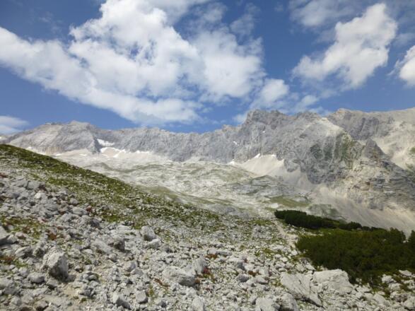 Blick zurück auf die Knorrhütte vom Plattsteig