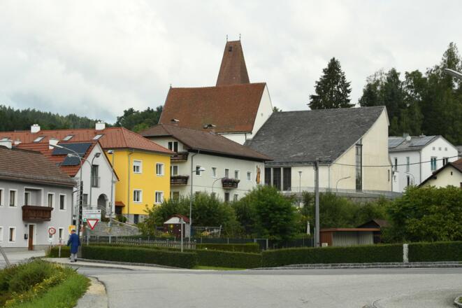 Schönau mit der gotischen Pfarrkirche