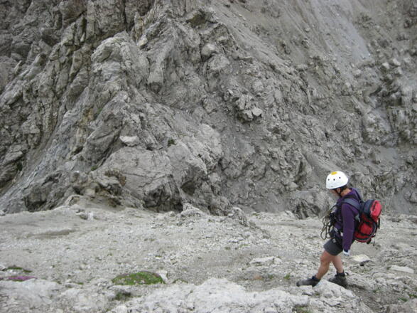 Abstieg in die Gipfelscharte