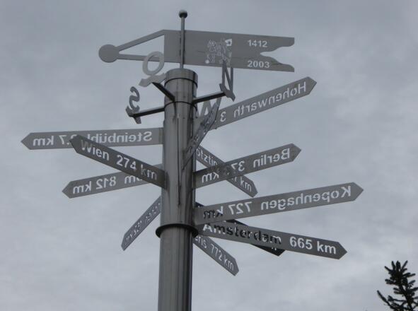 Wegweiser am Kreuzfelsen :-)