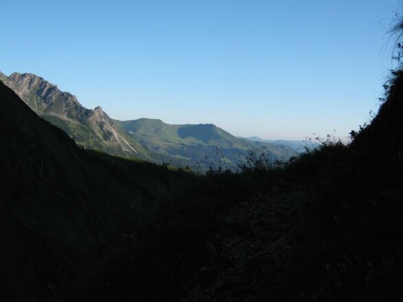 Aufstieg auf das Waltenbergerhaus mit Blick zum Fellhorn