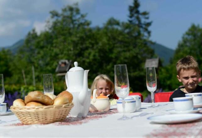 Aussenansicht im Sommer