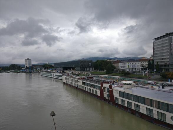 Linz; Nibelungenbrücke über die Donau