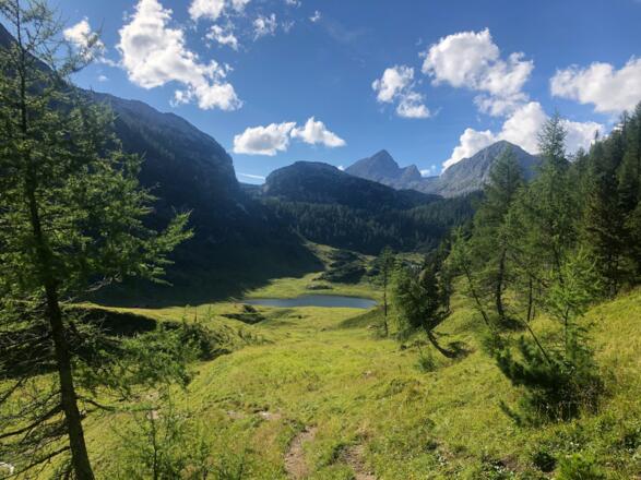 Blick aus Richtung Feldkogel zum Funtensee mit dem Großen Hundstod im Hintergrund.