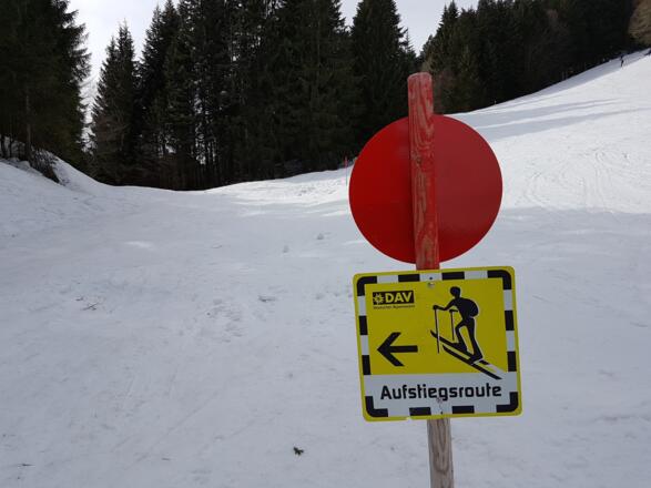 Hier verlässt man die Piste beim zweiten Aufstieg nach links.
