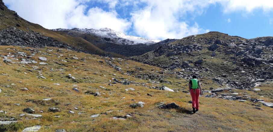 Zum ersten Mal wird der Gipfel sichtbar.