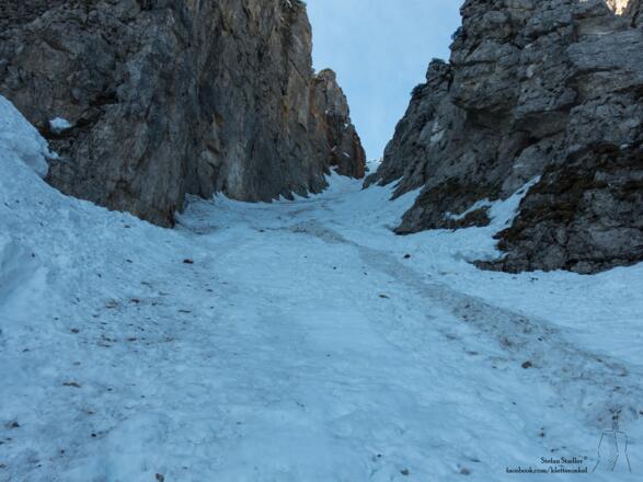 Blick nach oben in die Alpgartenrinne