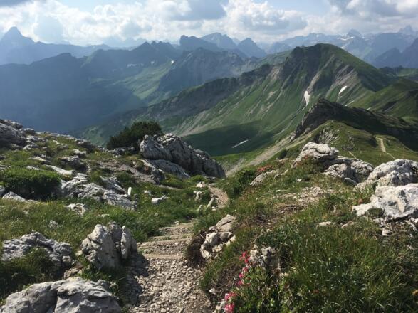 Weg auf dem Koblat-Plateau.