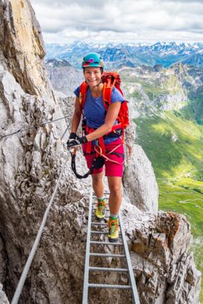 Sogar eine kleine Leiter gibt es, die einfach überwunden wird.