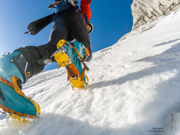 Aufstieg mit Steigeisen.