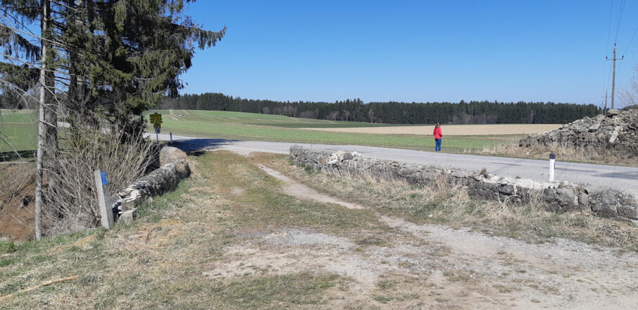 &quot;Versteckte&quot; Brücke, danach links abbiegen!