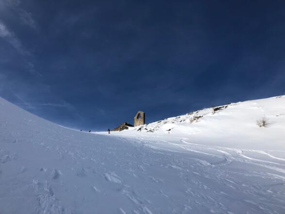 Beim Aufstieg - Ruine Radhaus im Blick