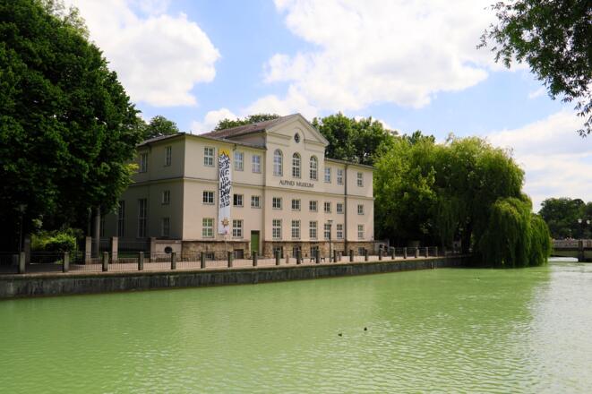 (4) Auf der Praterinsel sind Bibliothek, Zentralarchiv und Alpines Museum des DAV wieder unter einem Dach vereint.