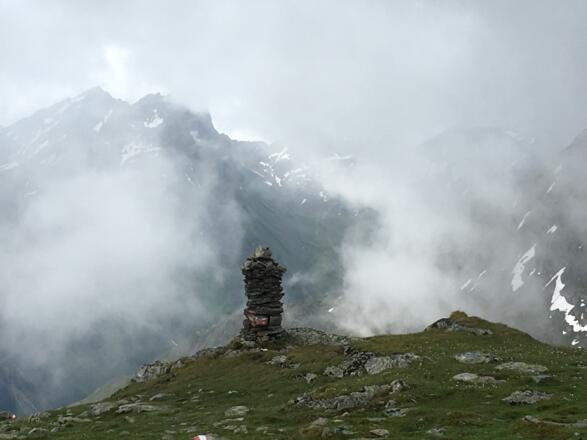 Nebelstimmung am Satteljoch auf dem Weg nach Praxmar