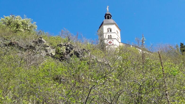 Bergaufblick zur Wallfahrtskirche