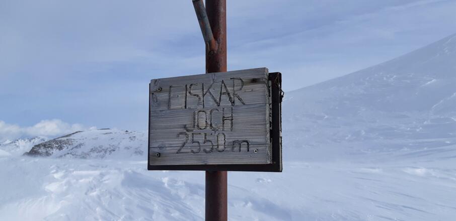Am Eiskarjoch endet die Skitour. Zum Gipfel wird's richtig alpin.