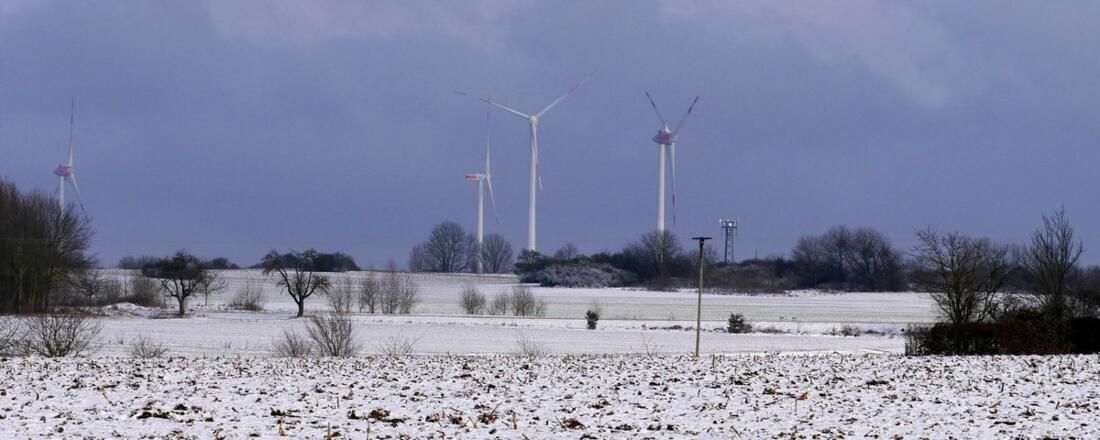 Windräder auf der Hochebene bei Eismannsberg