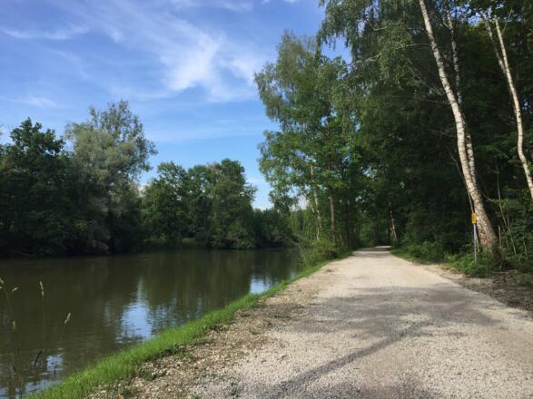 Radweg direkt an der Amper zwischen Ampersee und Dachau